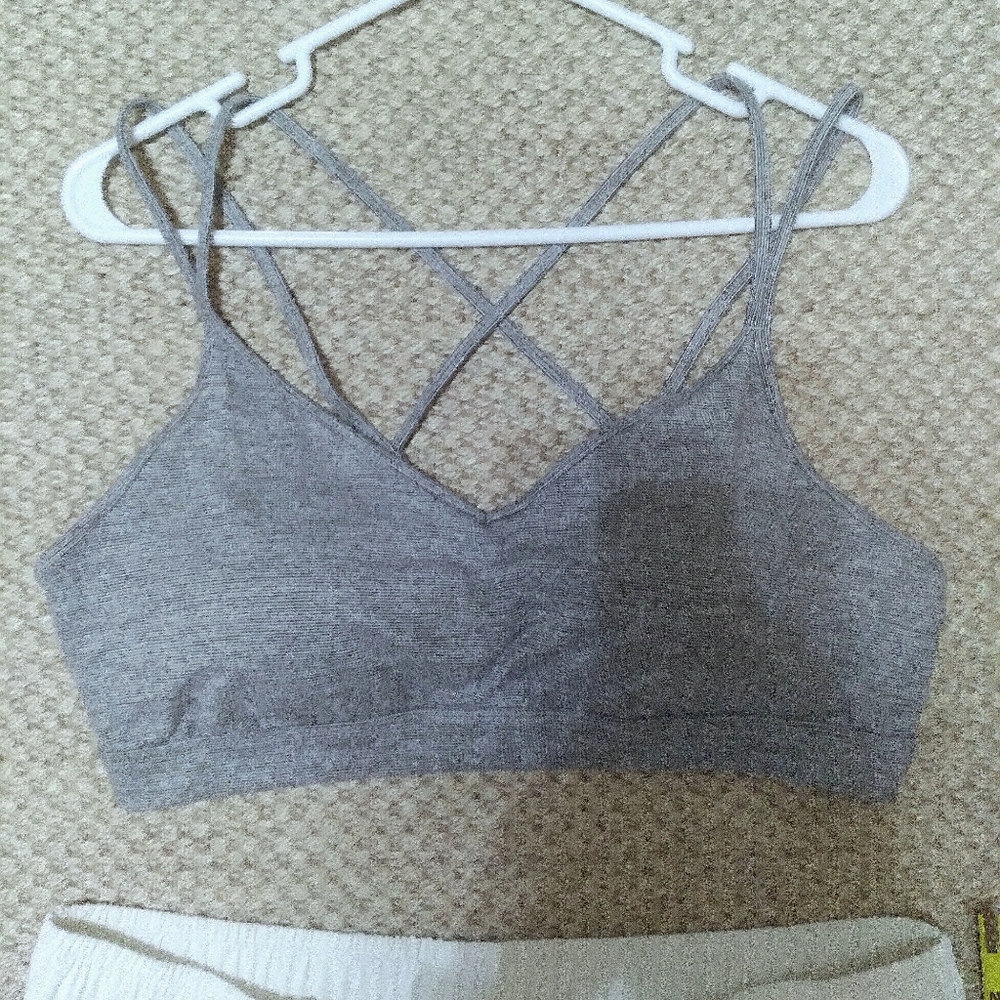 Old Navy Active Strappy Sports Bra EUC!